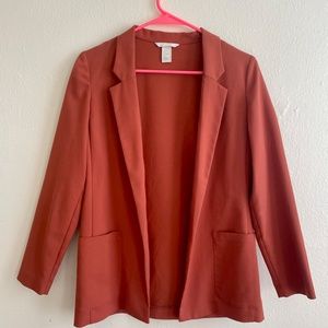 Sleek blazer in rust